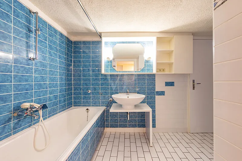 Wannenbad mit WC