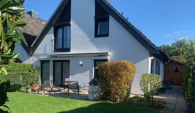 gepflegtes Zwillingshaus in zentraler Lage von Meckelfeld