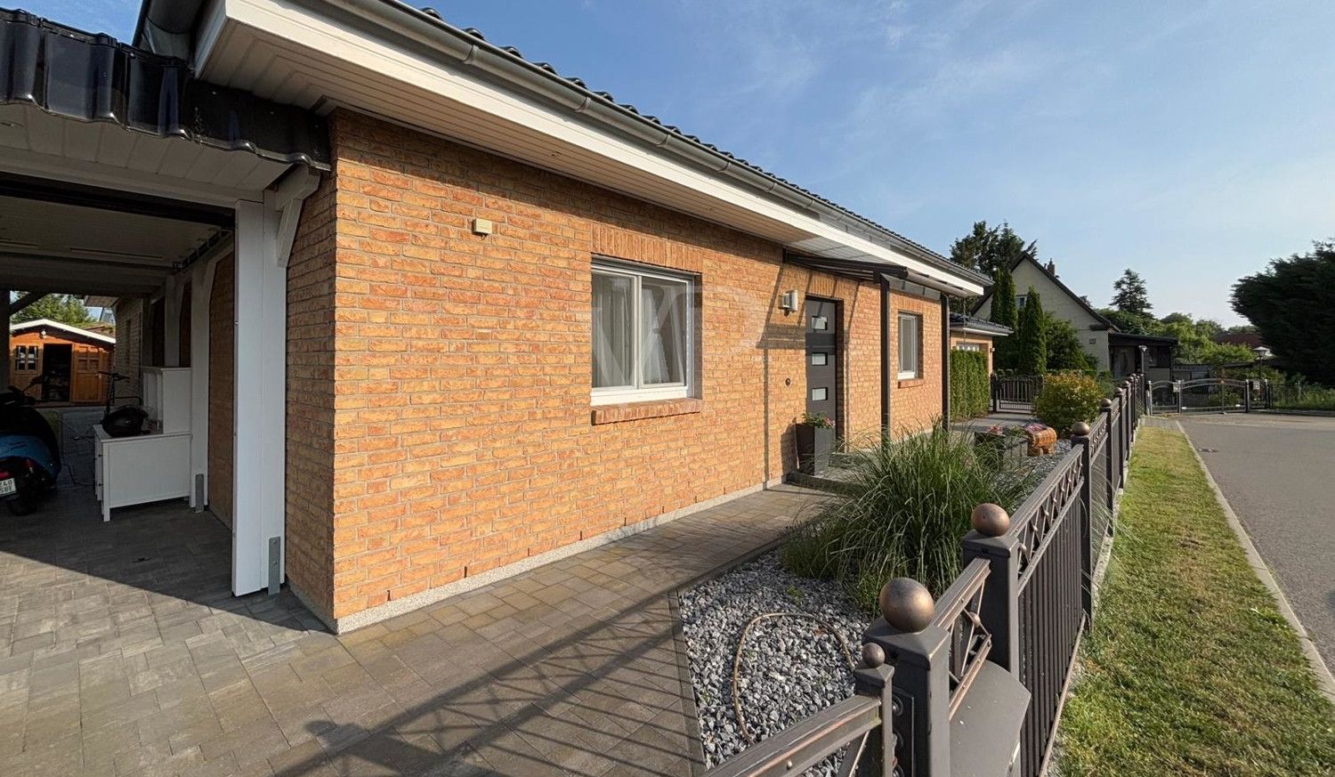 Hauseingang / Carport