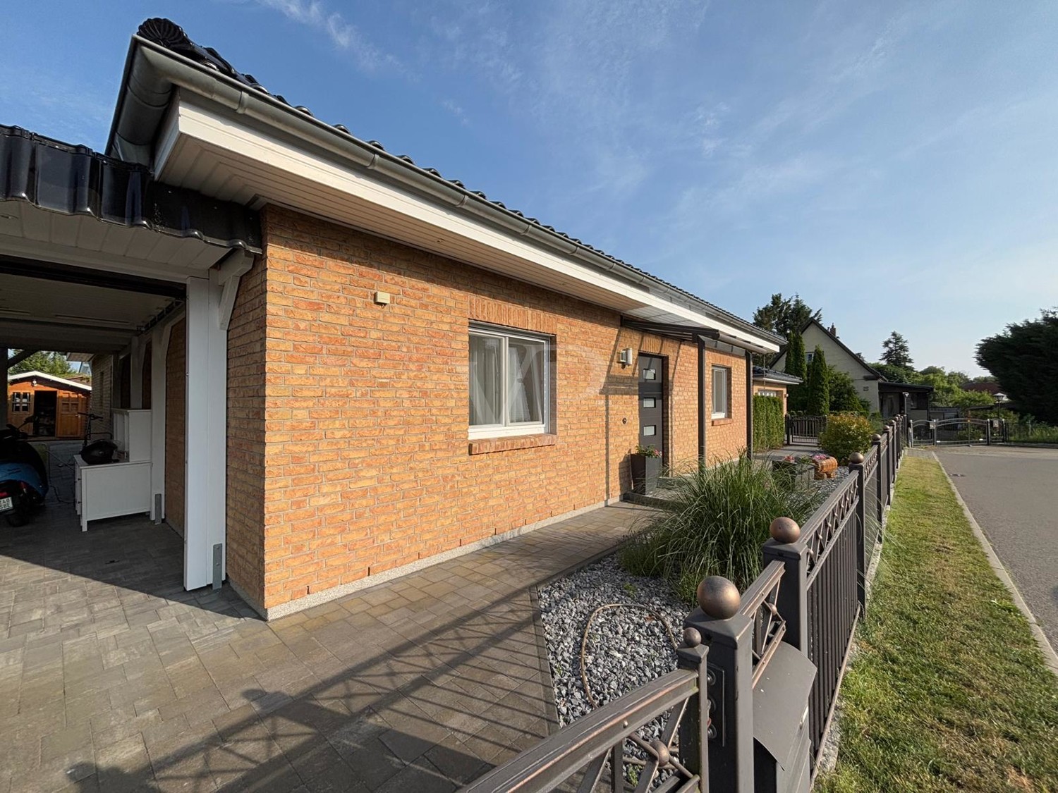 Hauseingang / Carport