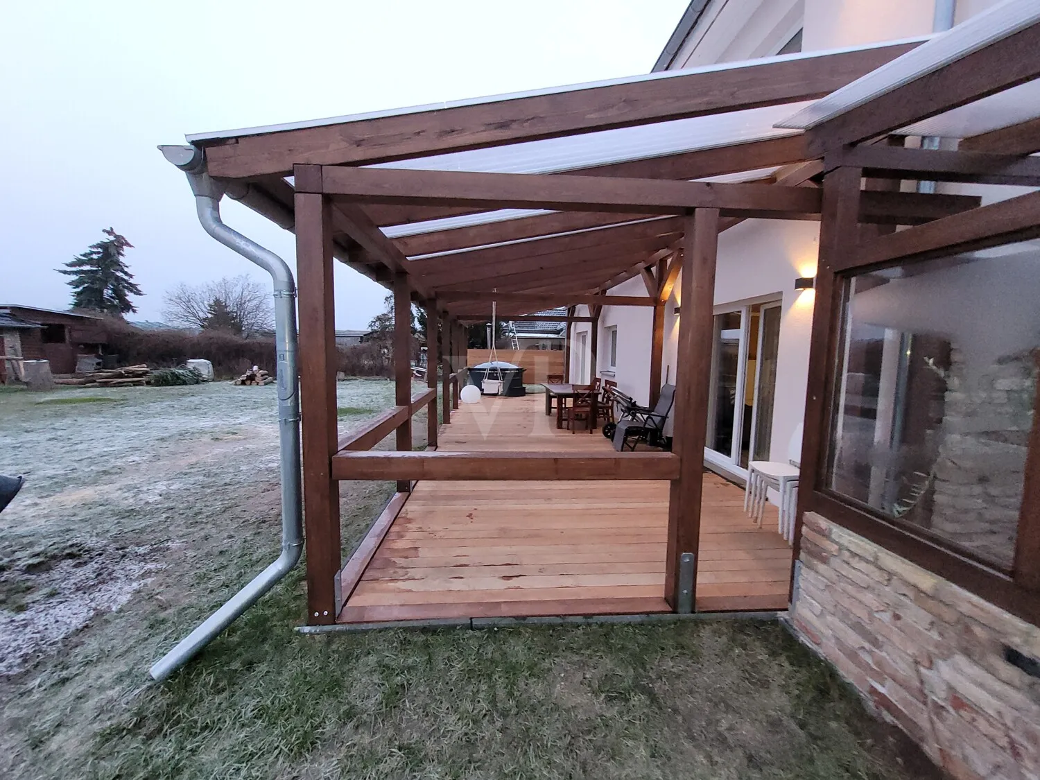 überdachte Terrasse