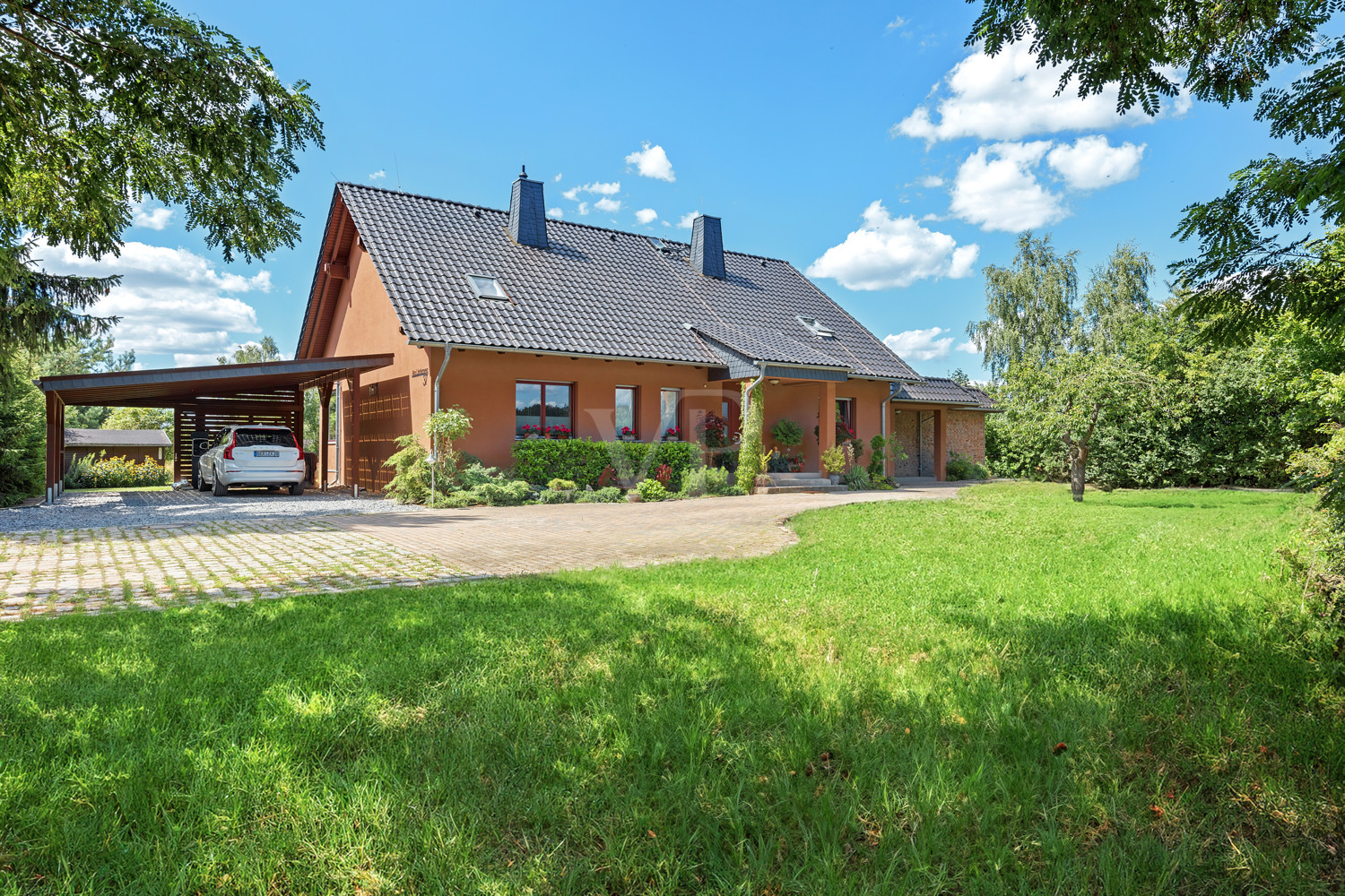 Doppel-Carport inkl. Doppelladesäule für zwei Pkw