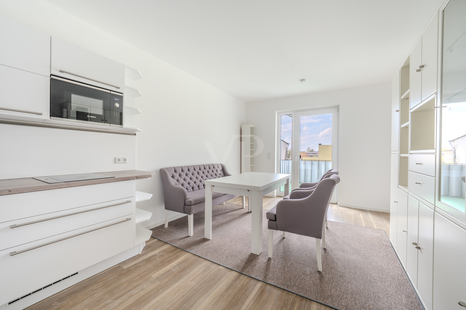 Wohnzimmer mit Balkon