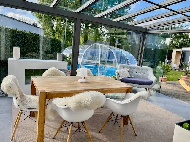 Wintergarten mit Schiebetüren
