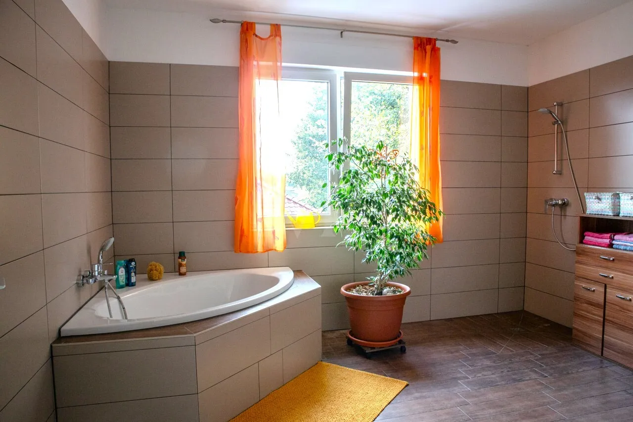Bad mit Wanne