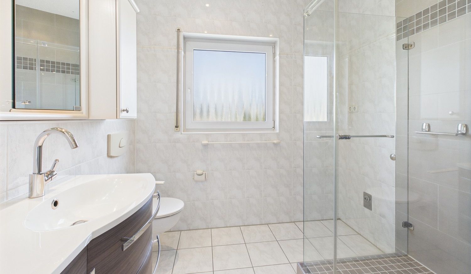 Tageslichtbad mit Dusche