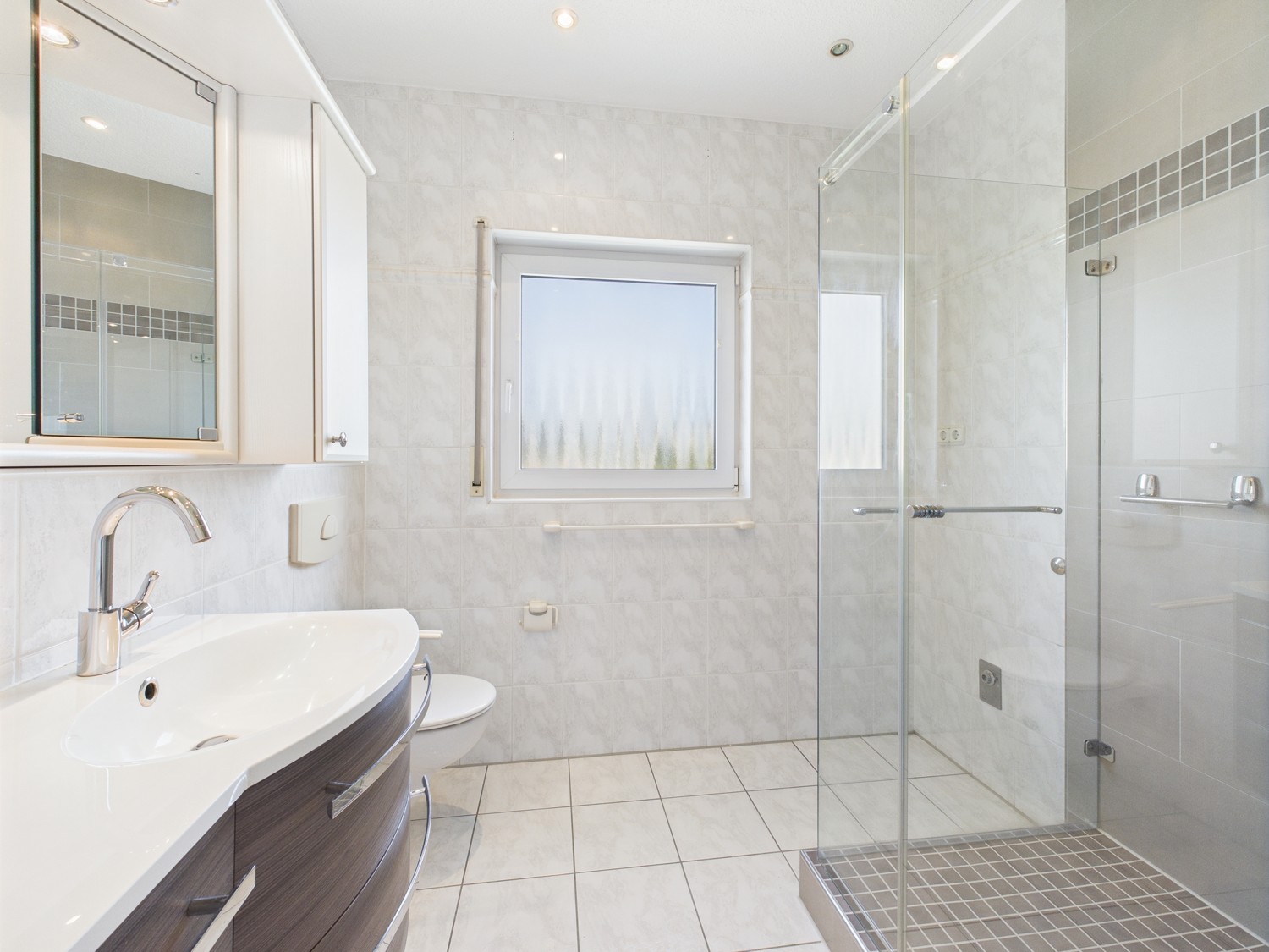 Tageslichtbad mit Dusche
