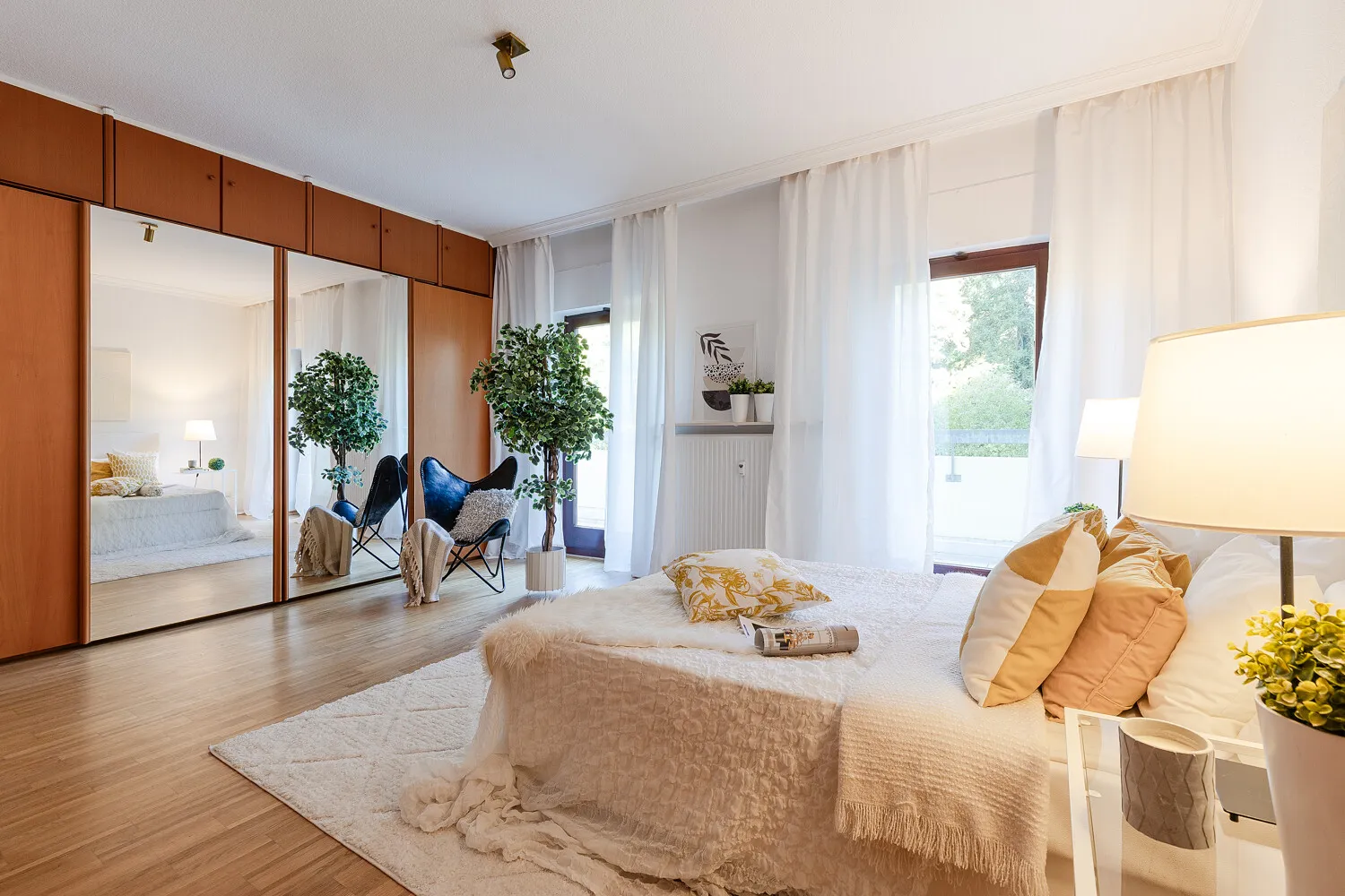 Schlafzimmer mit Balkon