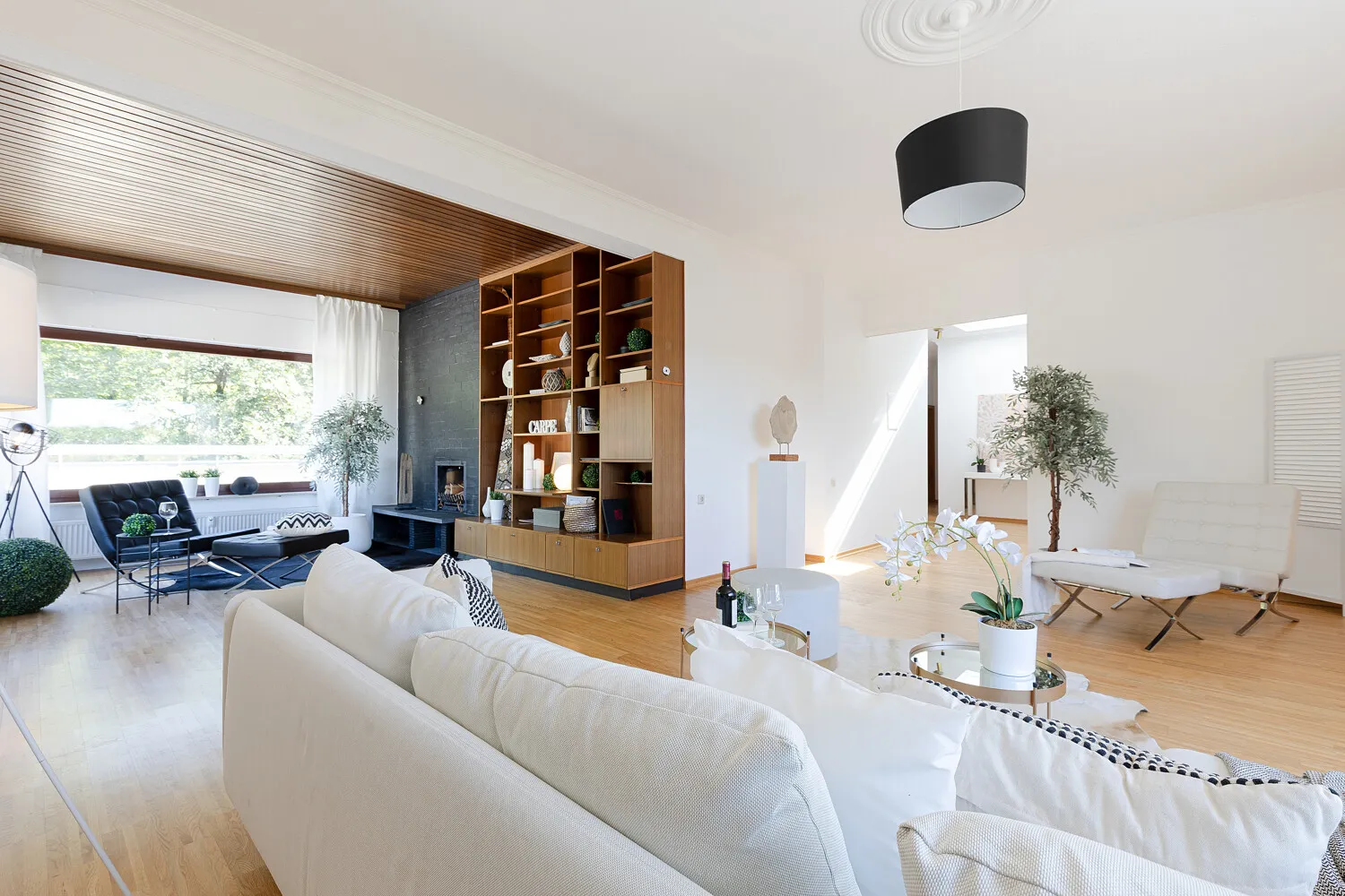 Wohnzimmer mit Kamin