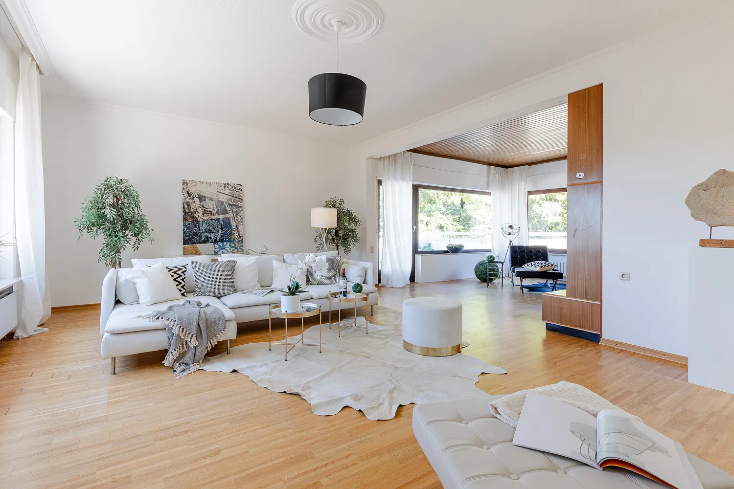 Großzügiges Wohnzimmer