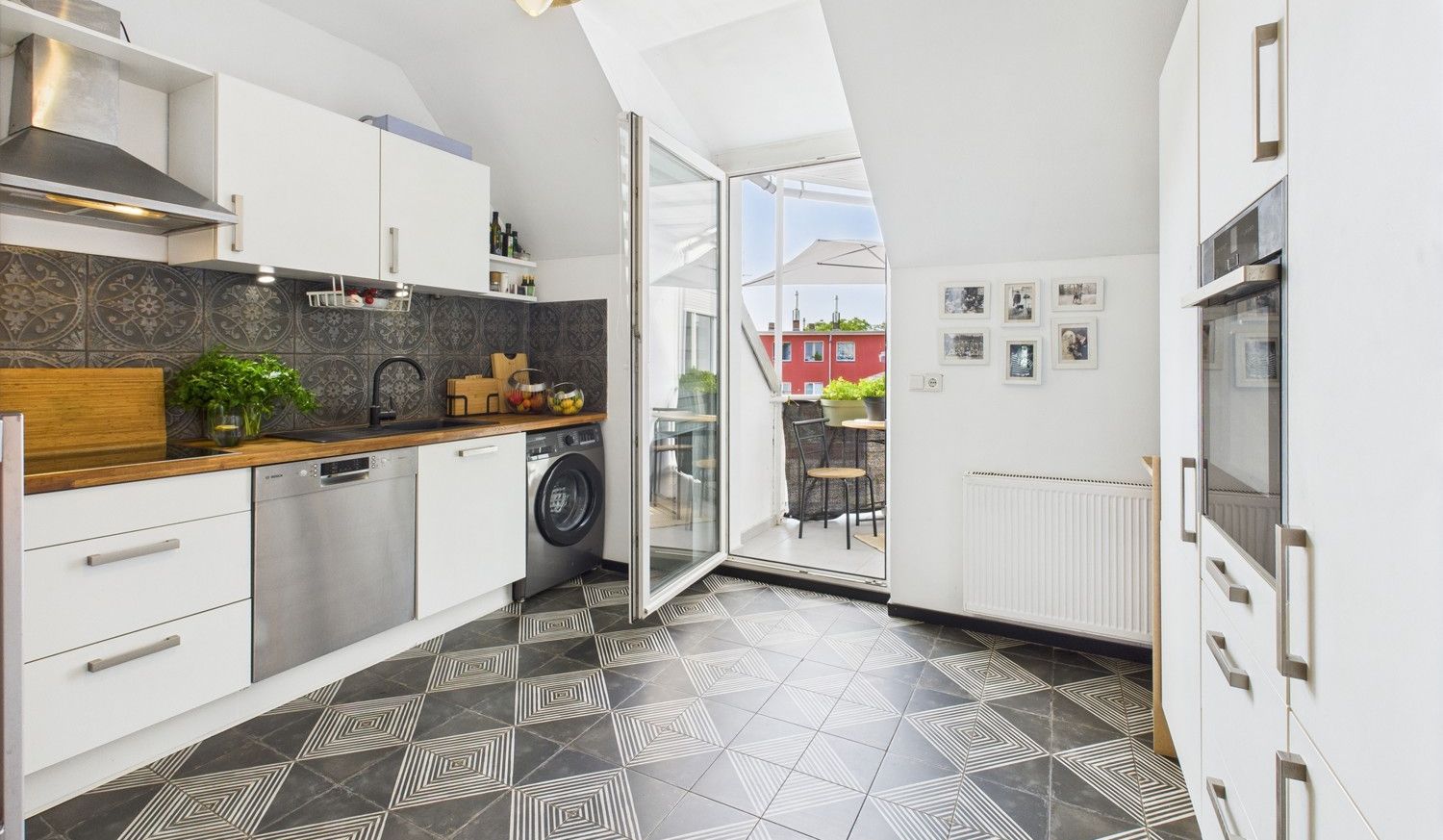 Küche mit Zugang Balkon