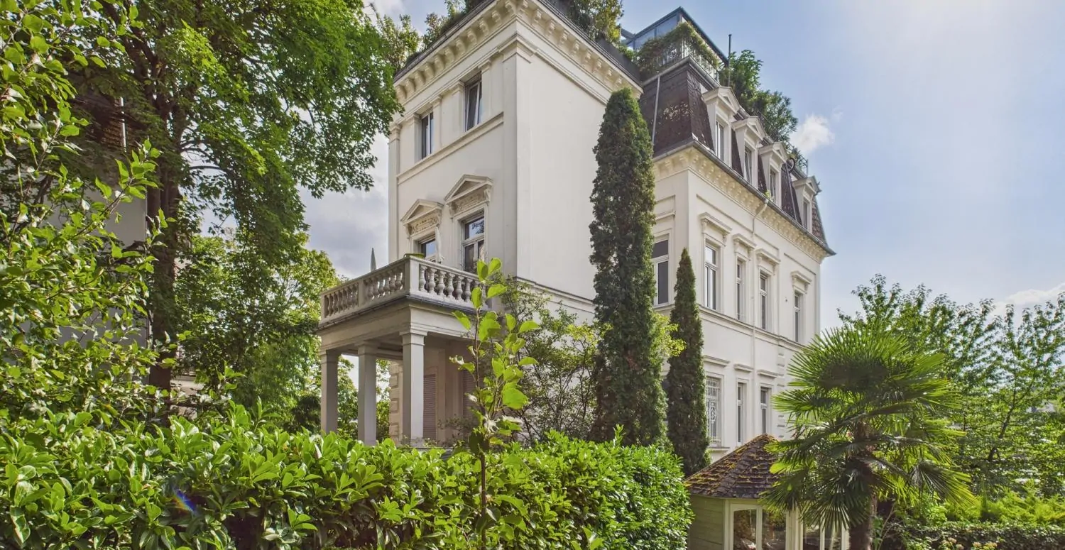 Außenansicht der Altbauvilla