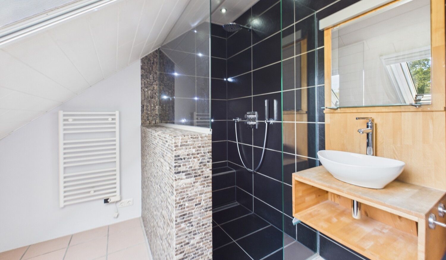Modernisiertes Duschbad 2 OG