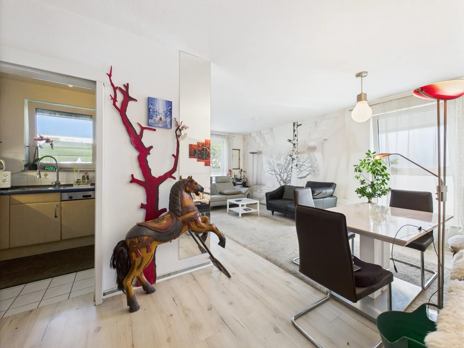 Light-flooded 3-room apartment with spacious roof terrace and underground parking space