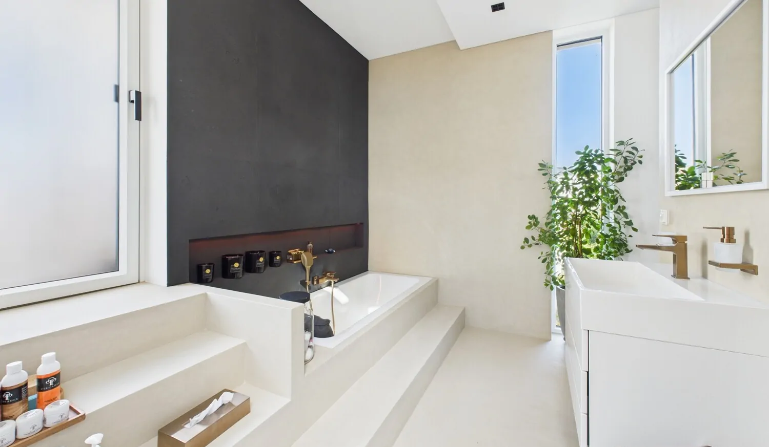 .. separatem Badezimmer..