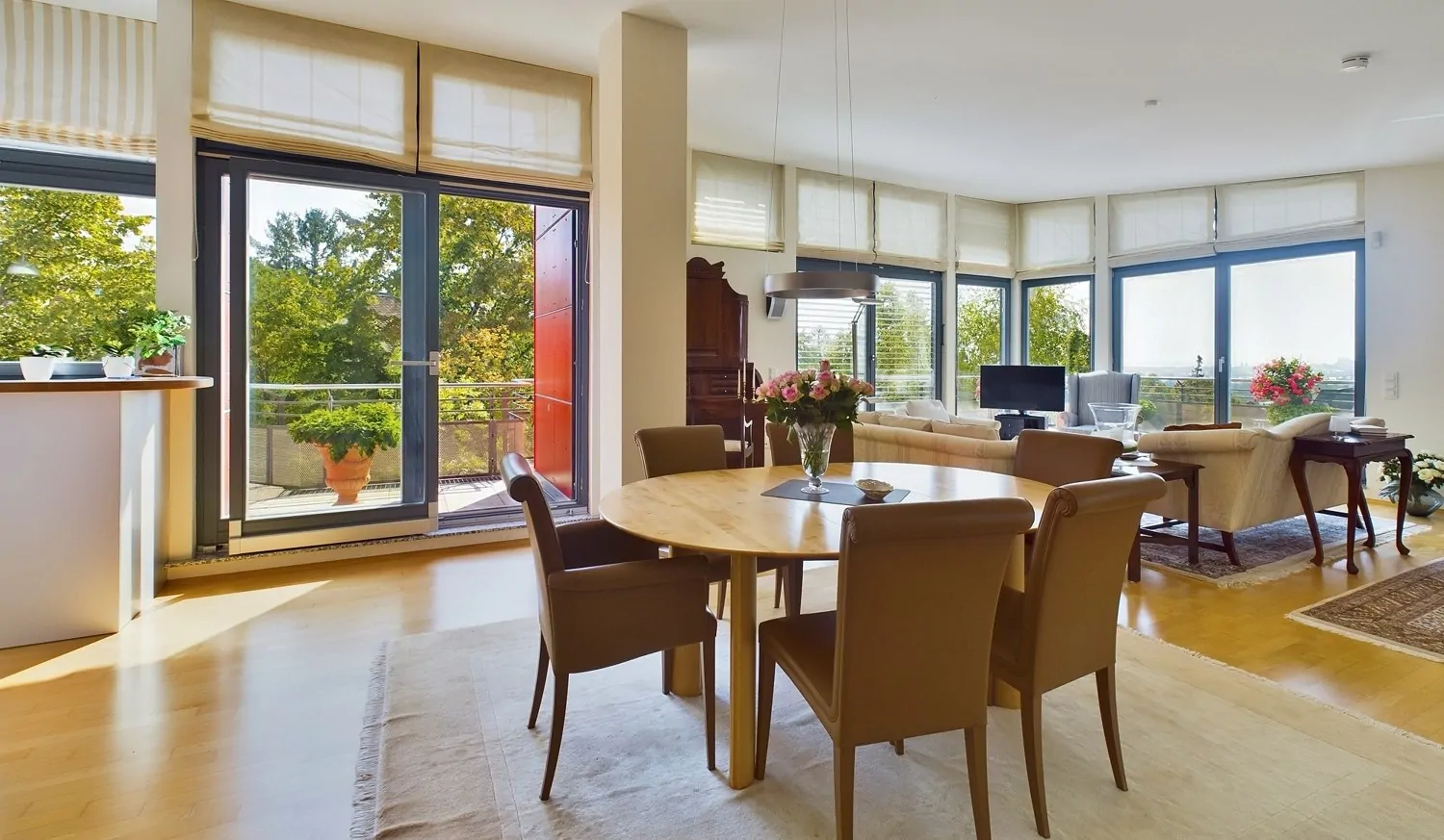 Großzügiger Wohn-Essbereich