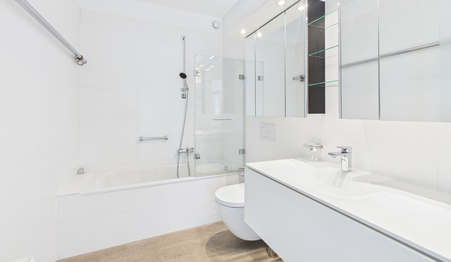 modernes Badezimmer