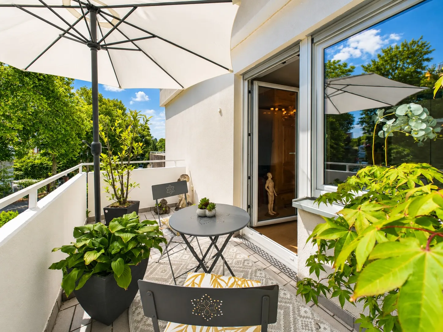 Balkon mit Süd-Ost-Ausrichtung
