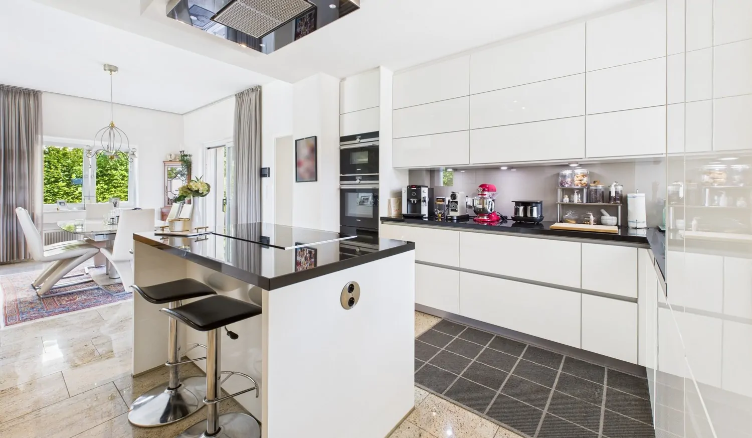 Moderne, offene Küche