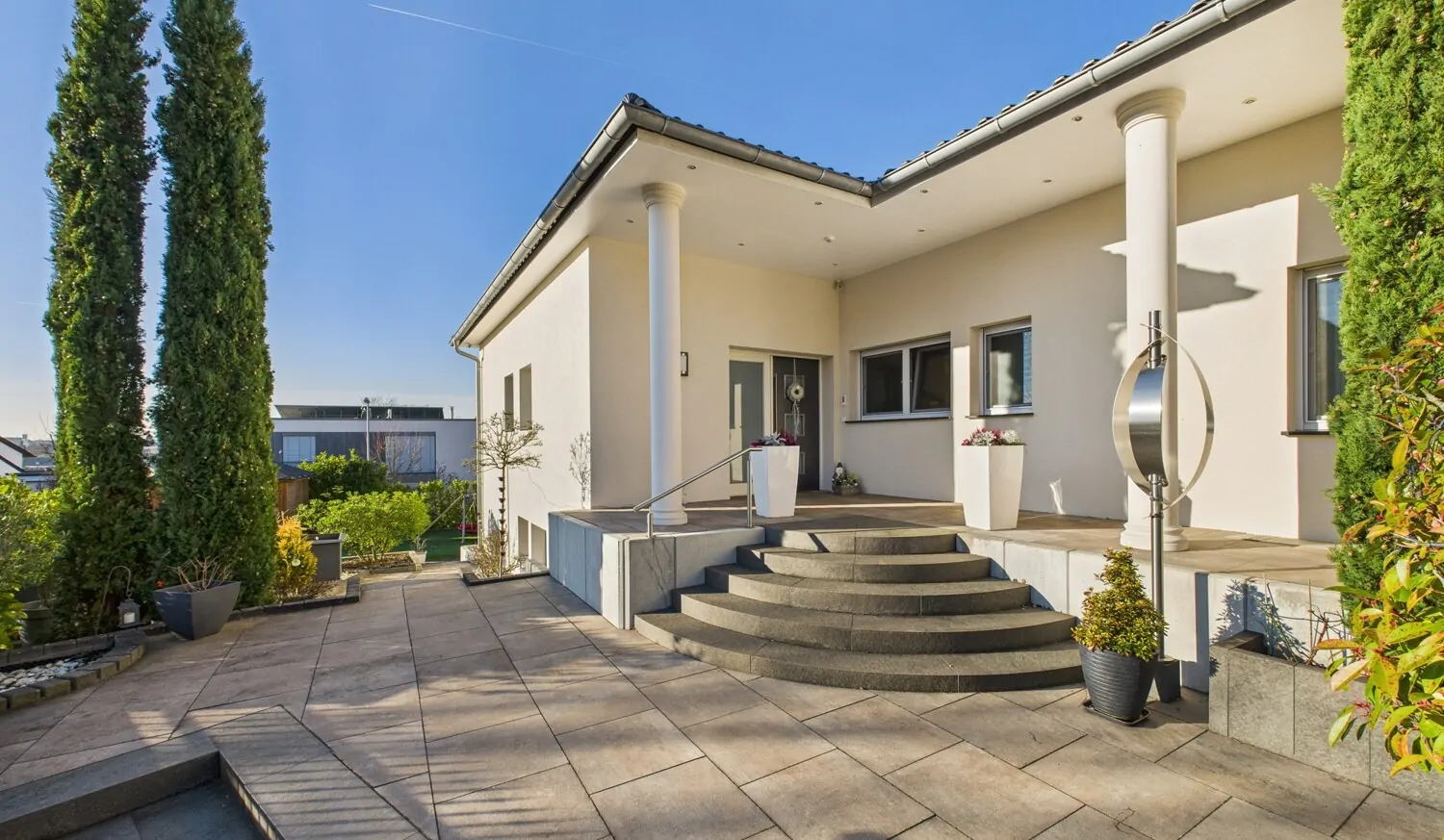 Repräsentative Außenansicht