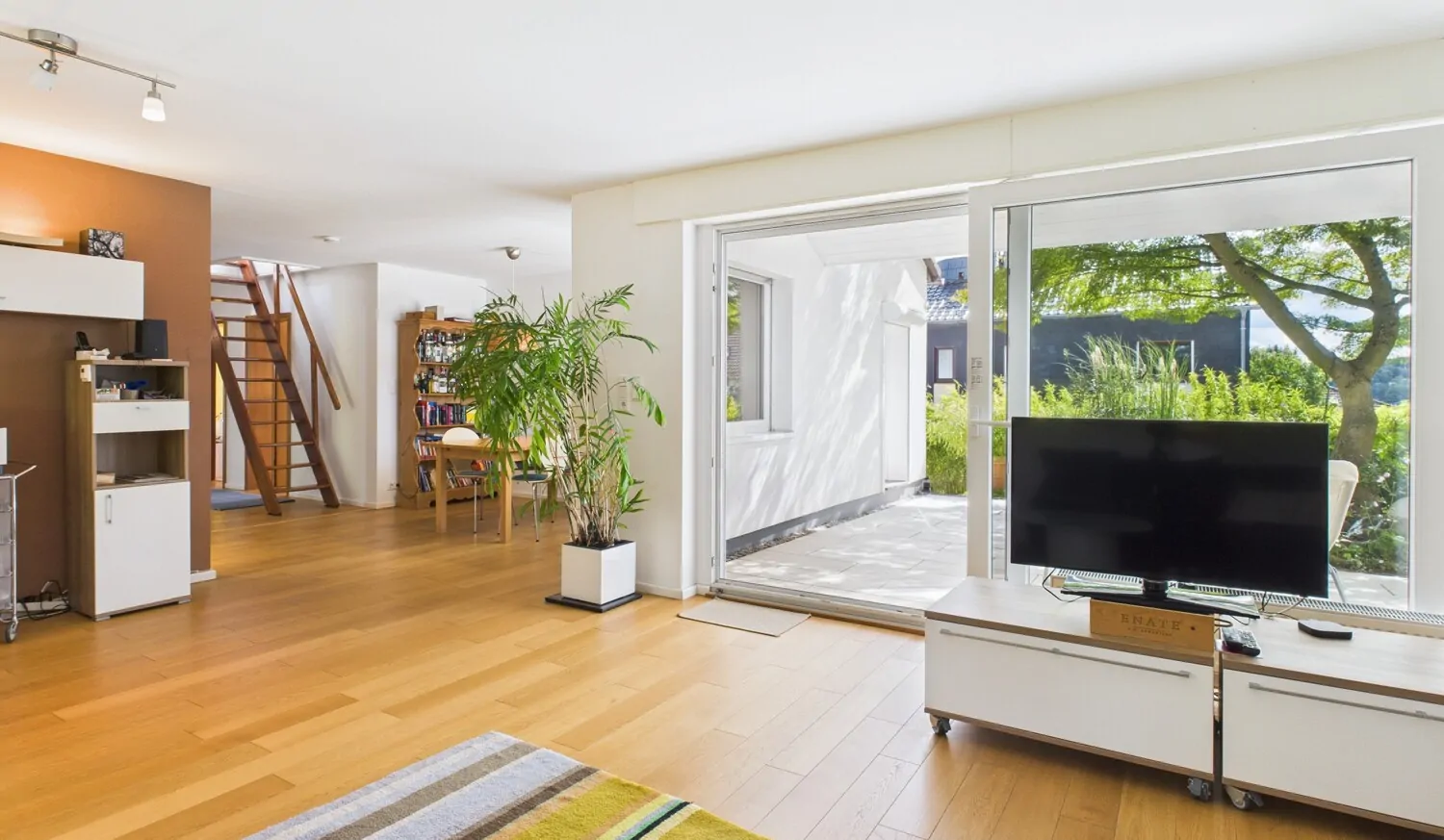 heller Wohn- Essbereich