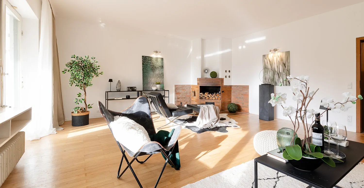 helles Wohnzimmer im Gartengeschoss