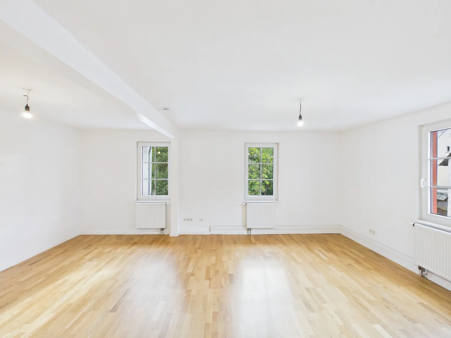 großzügiges Zimmer 1 OG