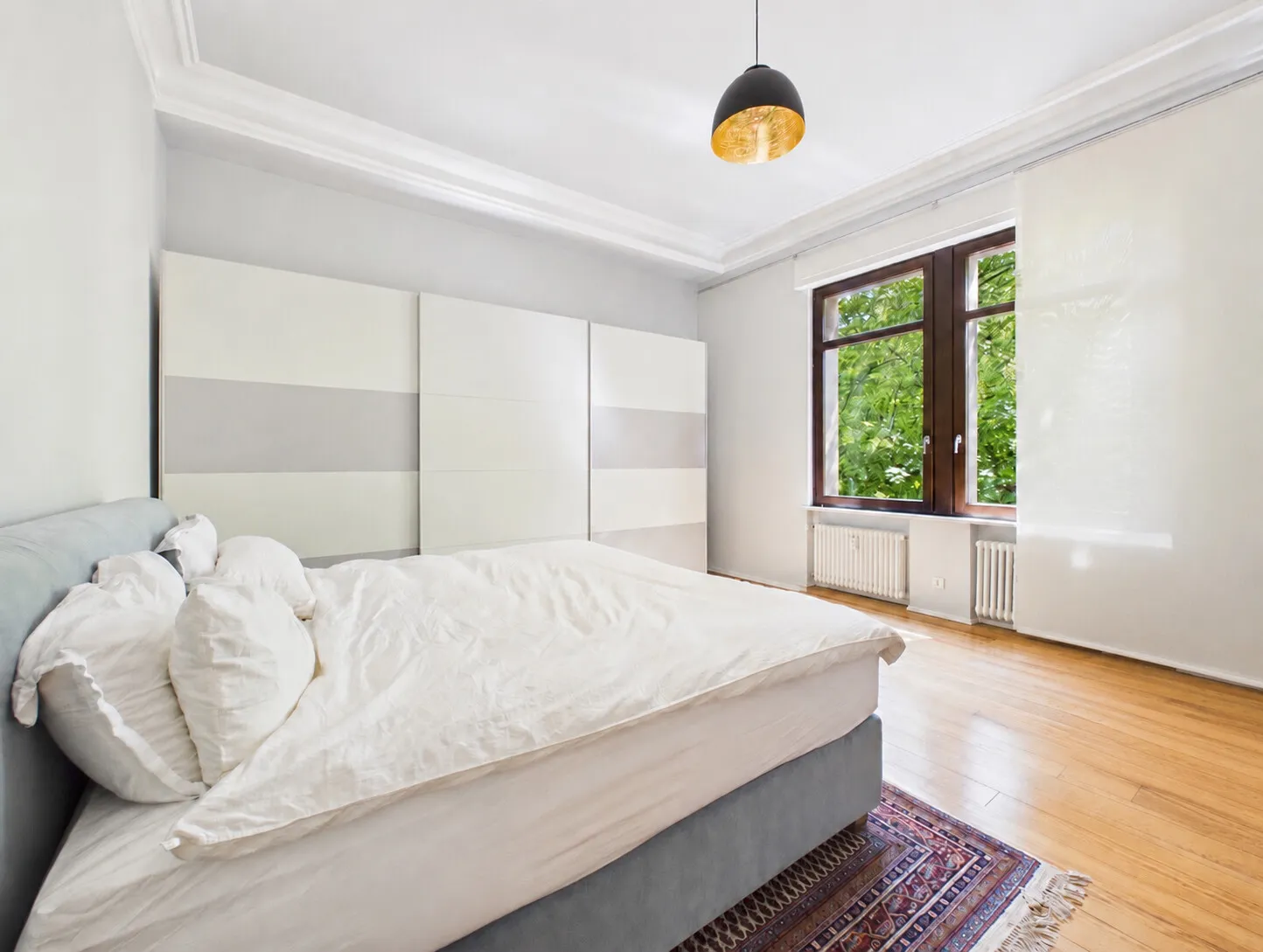 Geräumiges Schlafzimmer