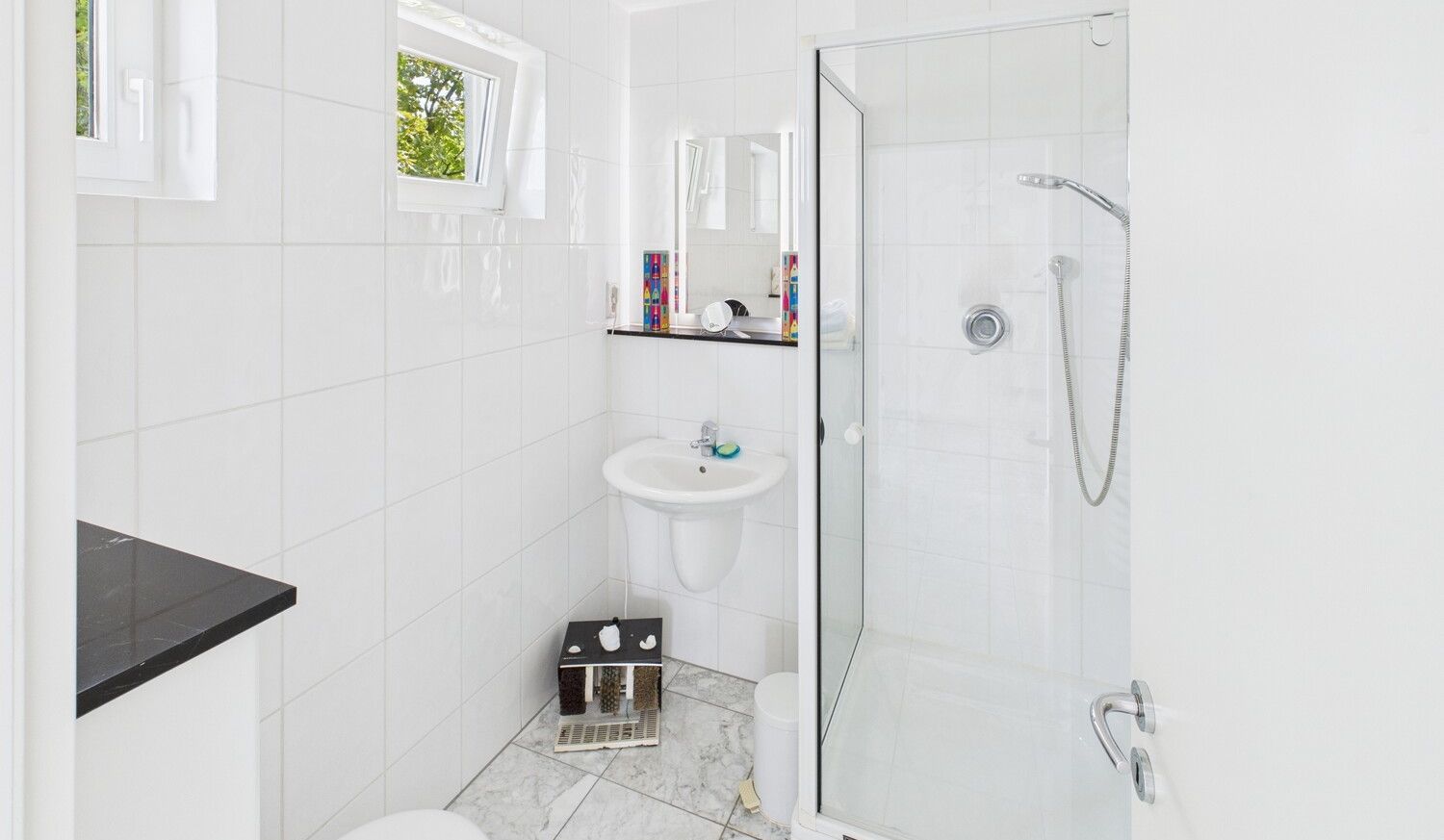 Duschbad mit Tageslicht und WC