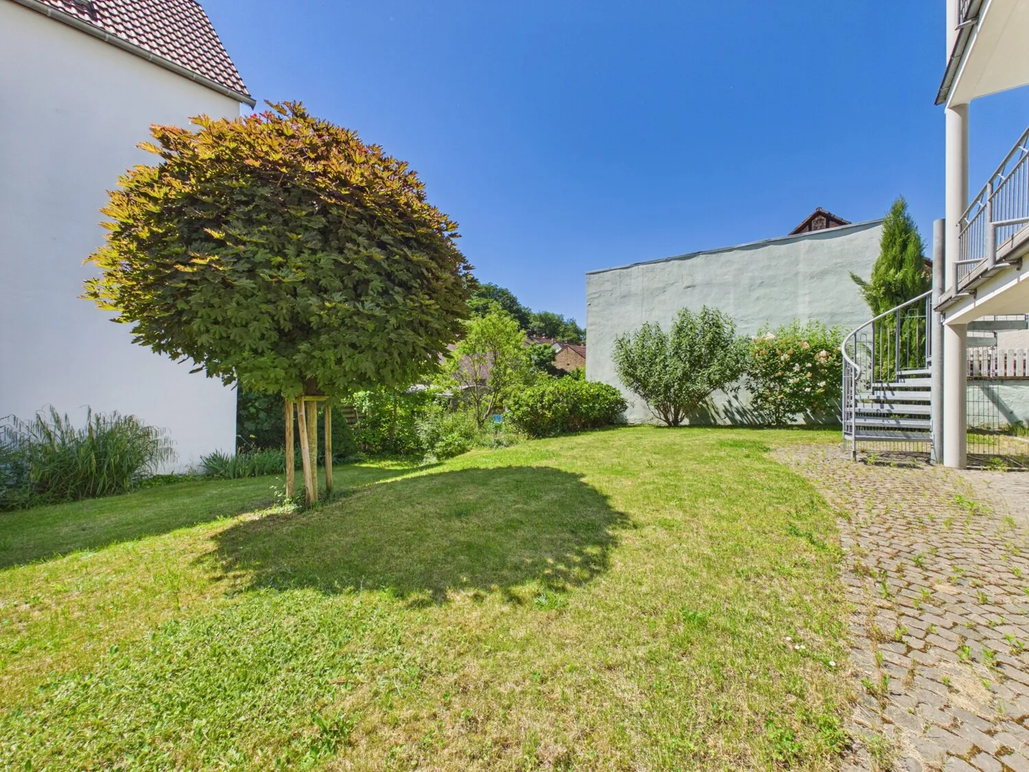 Großzügiger Garten