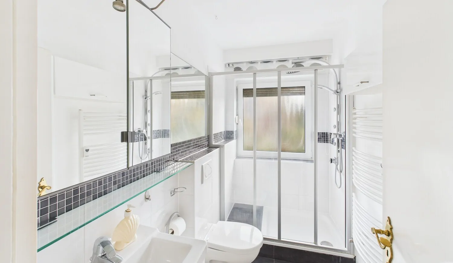 Modernes Tageslichtbad