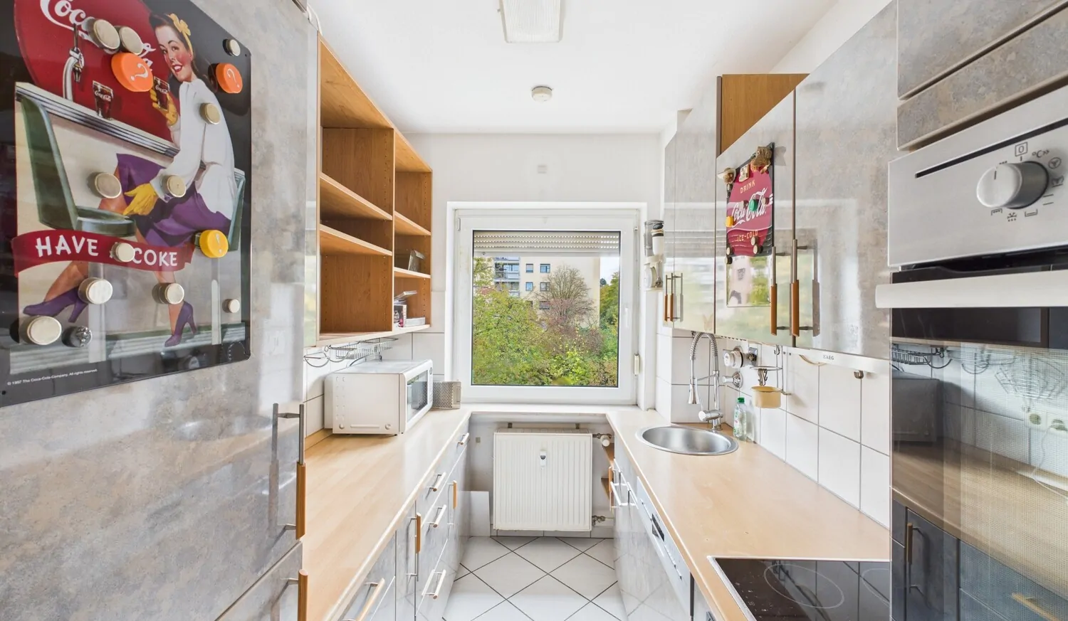 ... gepflegten Einbauküche