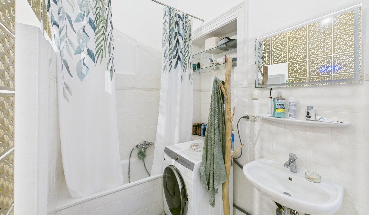 Badezimmer (EG)