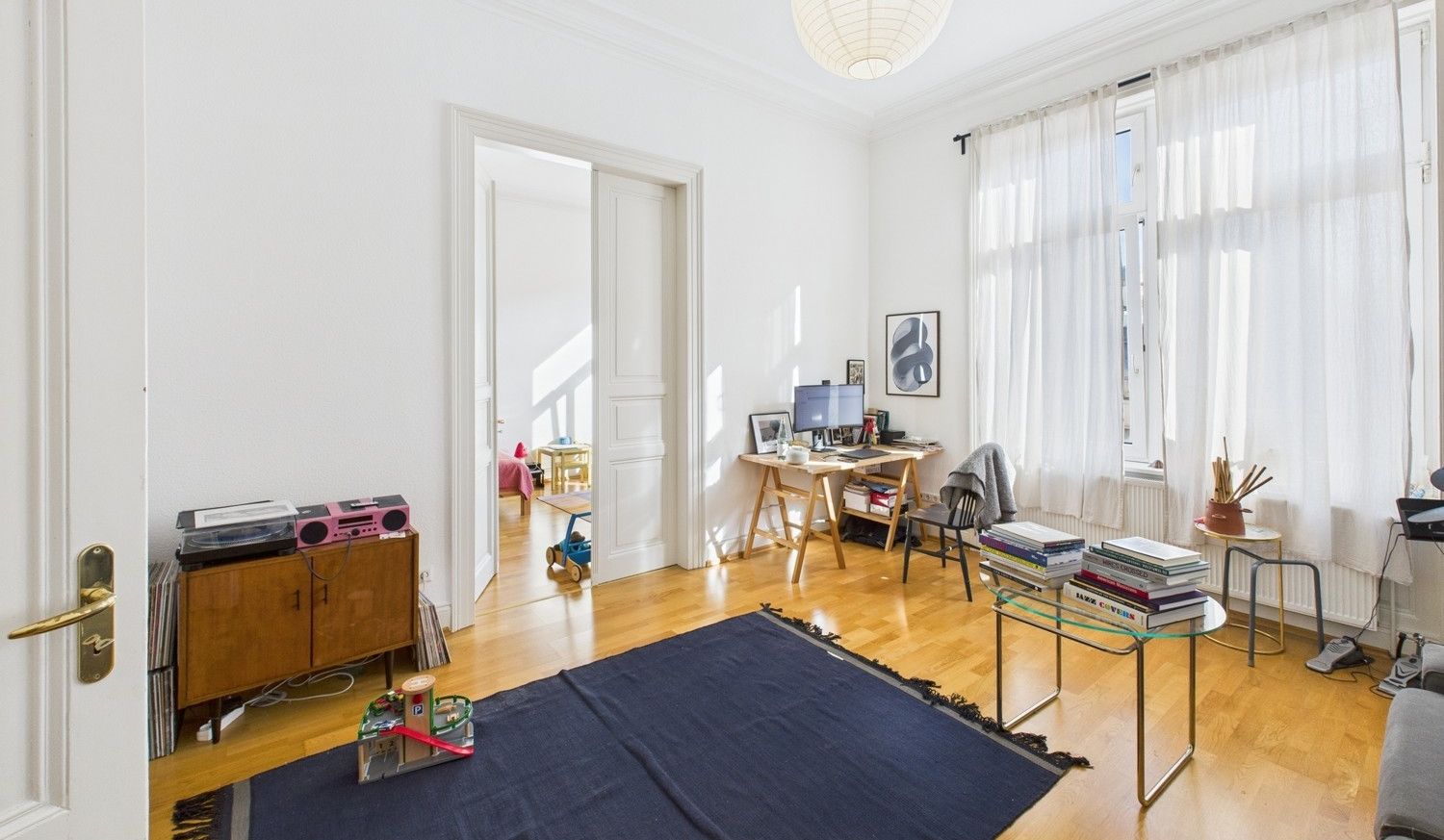 einladendes Wohnzimmer (2. OG)