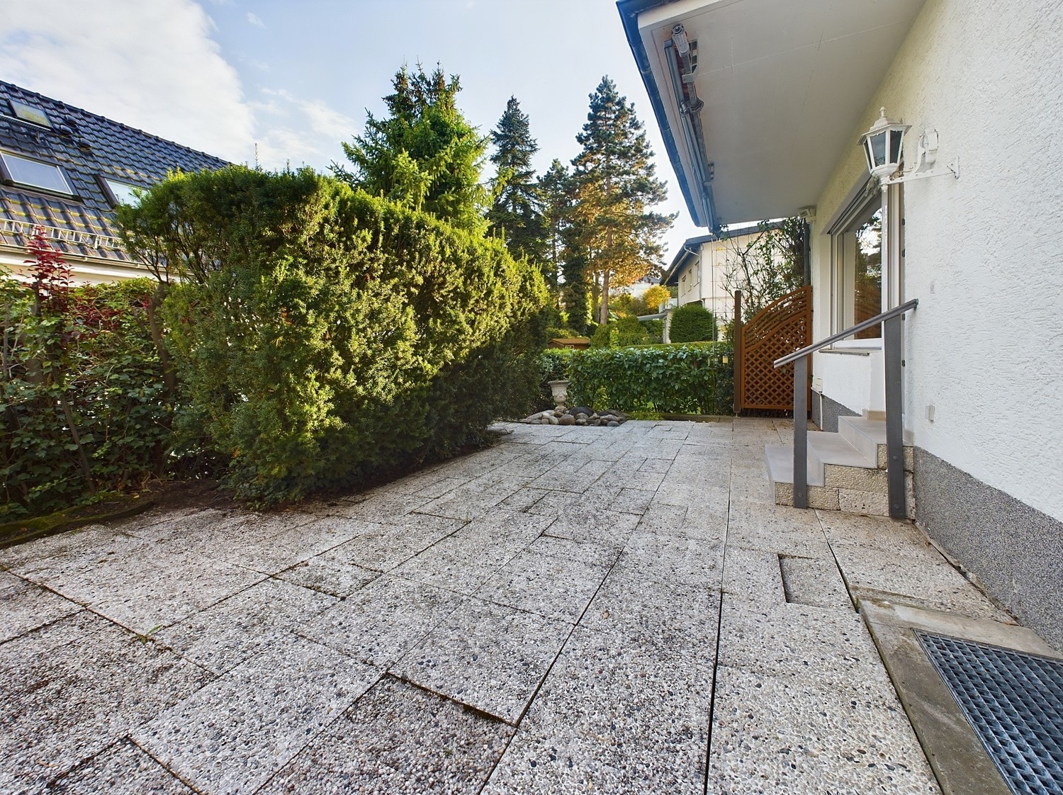 Terrasse mit Gartenzugang - EG