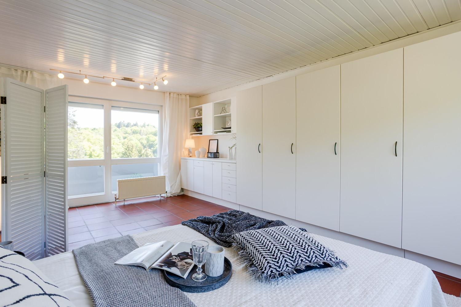 Schlafzimmer mit Balkon im OG