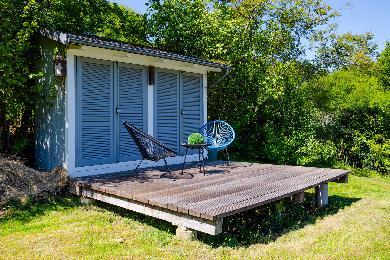 Gartenlaube mit Terrasse