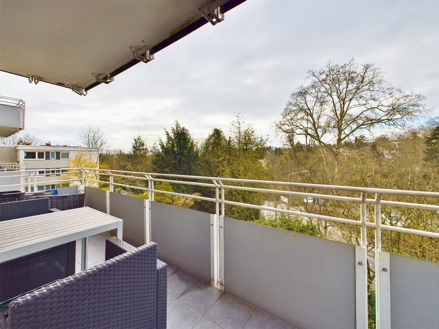 schöner Balkon mit Parkblick