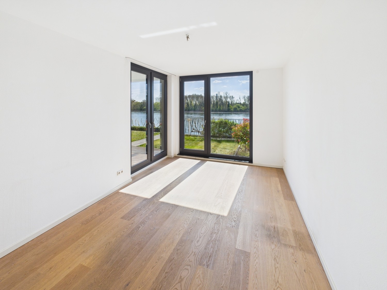Zimmer III mit Zugang zur Terrasse