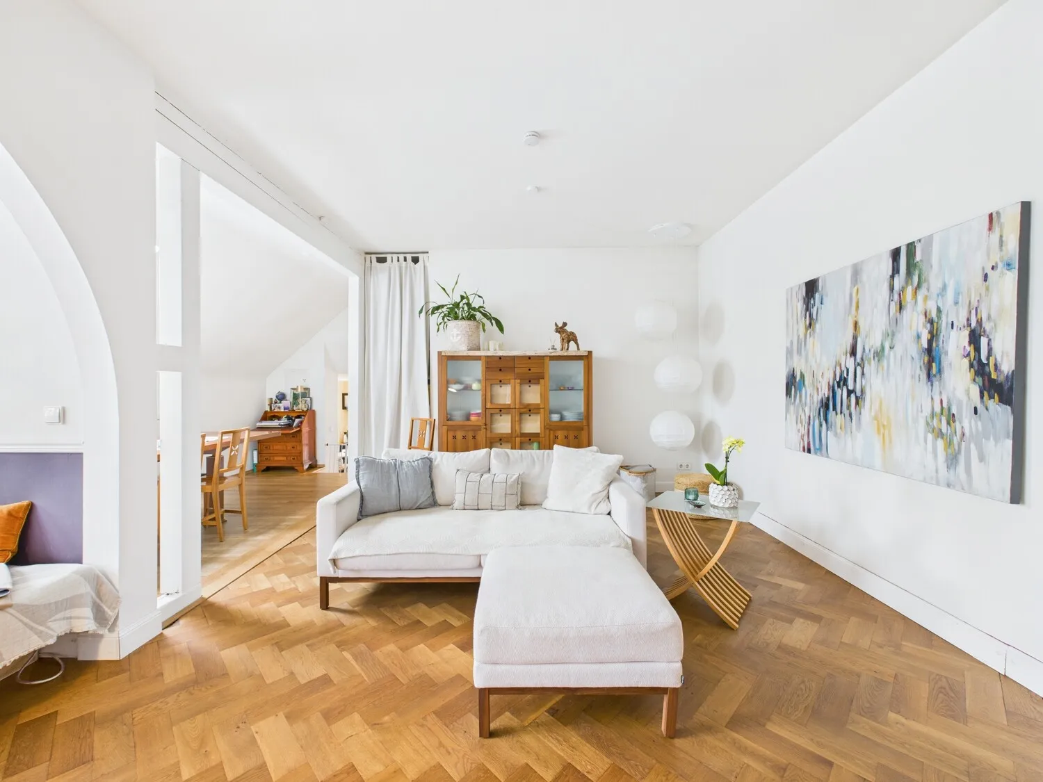 Stilvolle Wohnung mit Garten und eigenem Parkplatz in gefragter Lage !