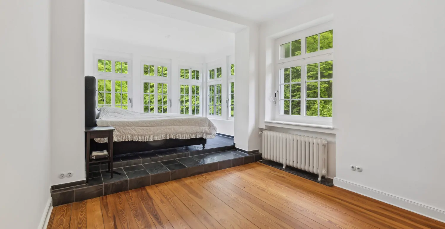 1. OG Schlafzimmer mit Waldblick