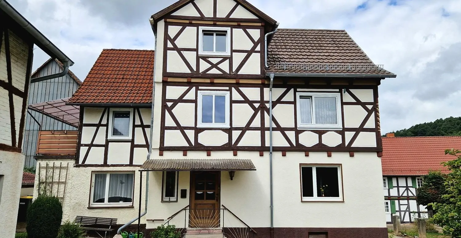 Gepflegtes Einfamilienhaus mit Obstgarten und Scheune