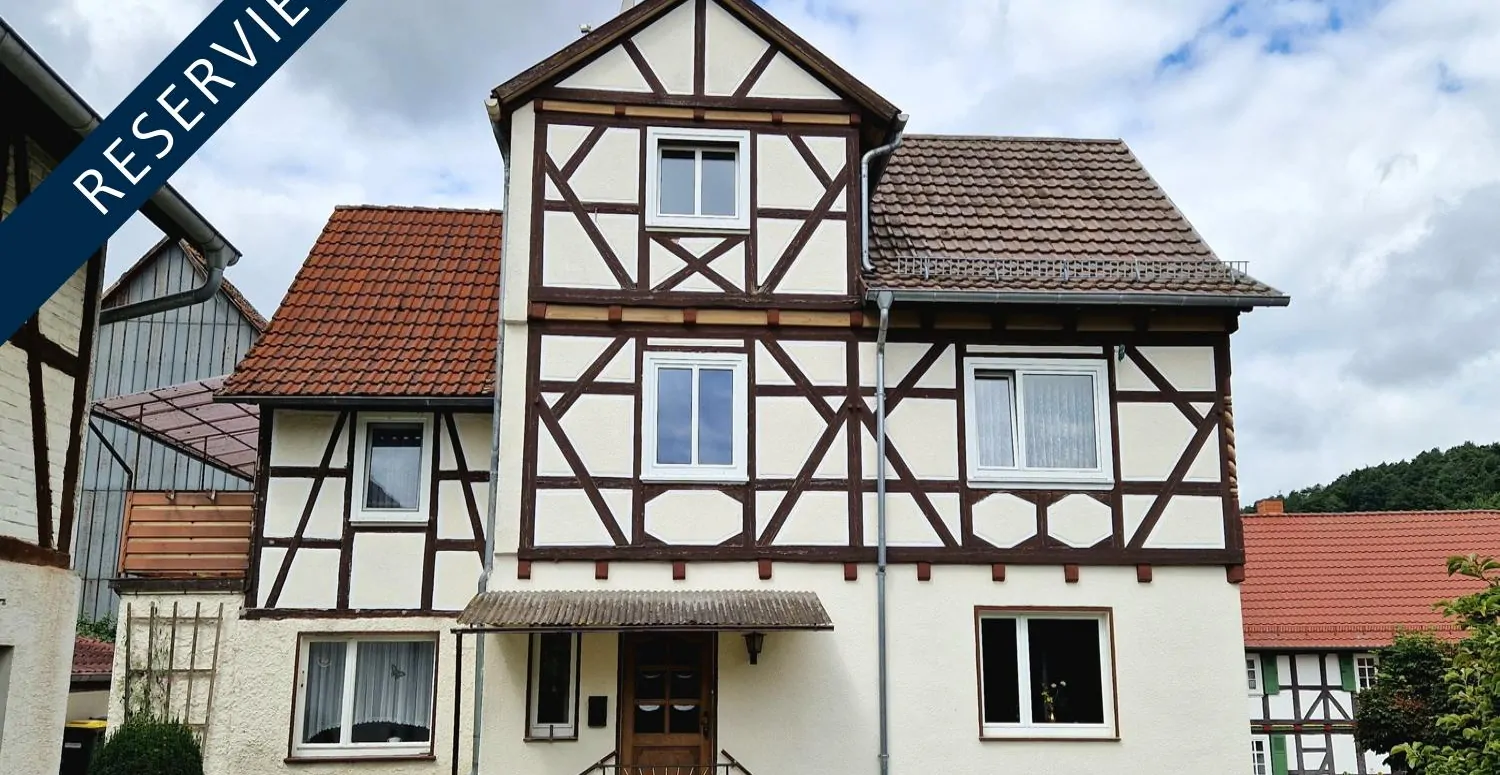 Gepflegtes Einfamilienhaus mit Obstgarten und Scheune