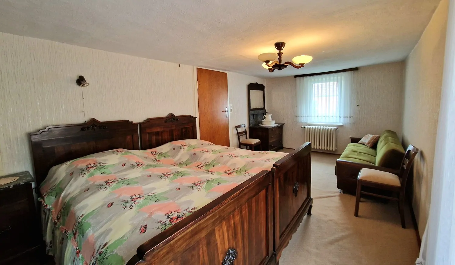 1. OG Schlafzimmer mit Balkonzugang