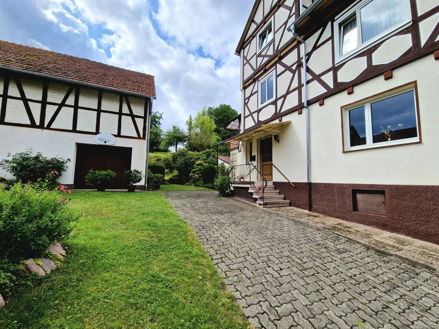 Auffahrt / Zugang zum Haus