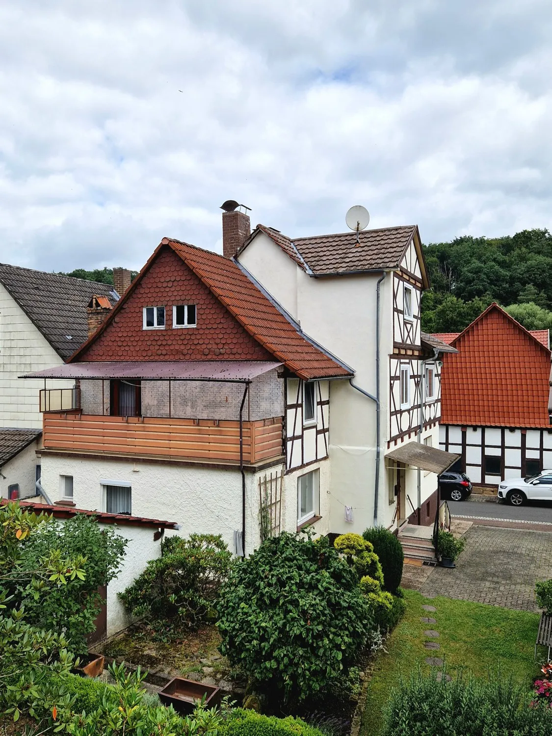 Rückseite mit Balkon