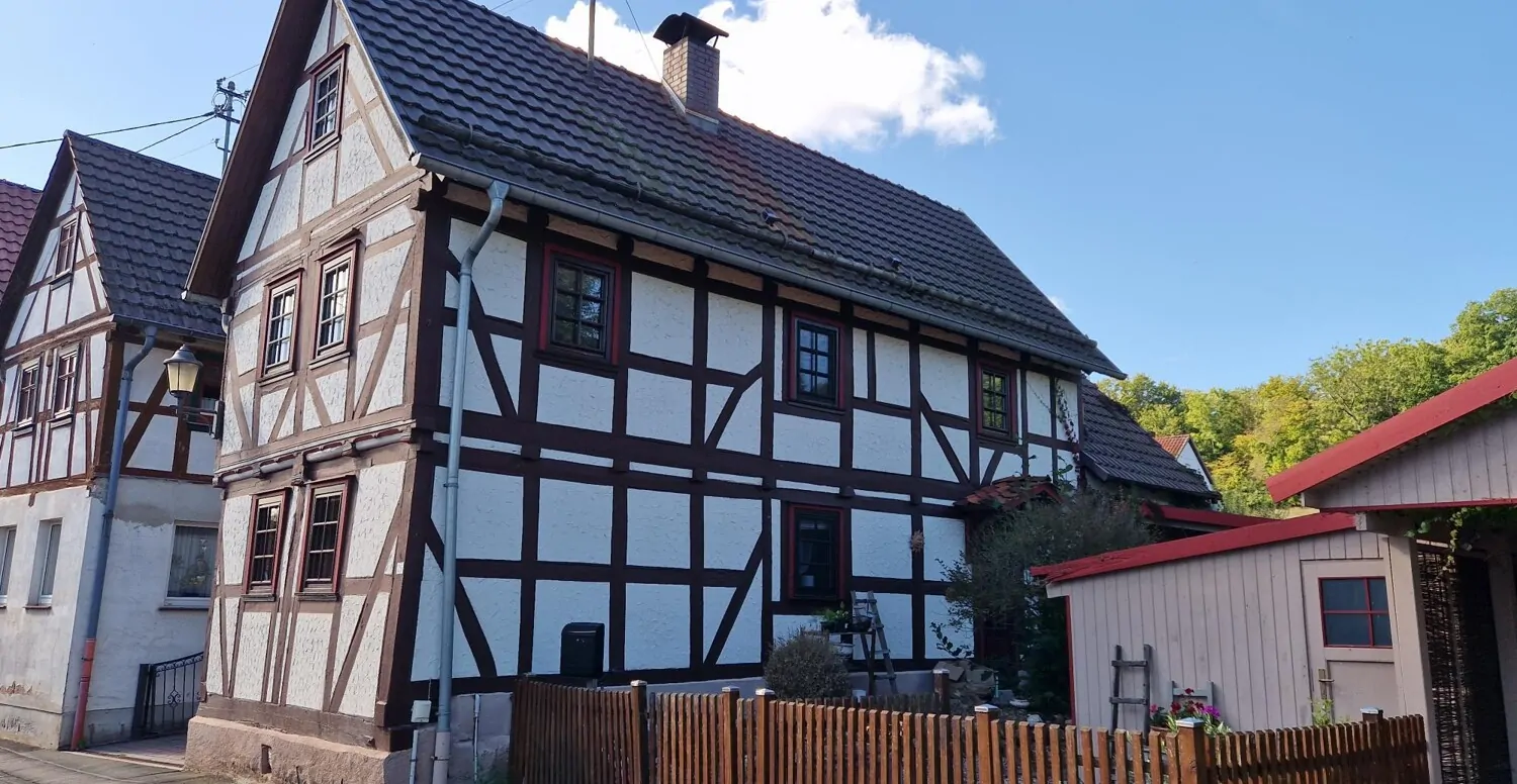 Gemütliches Fachwerkhaus mit pflegeleichtem Garten in Wanfried OT