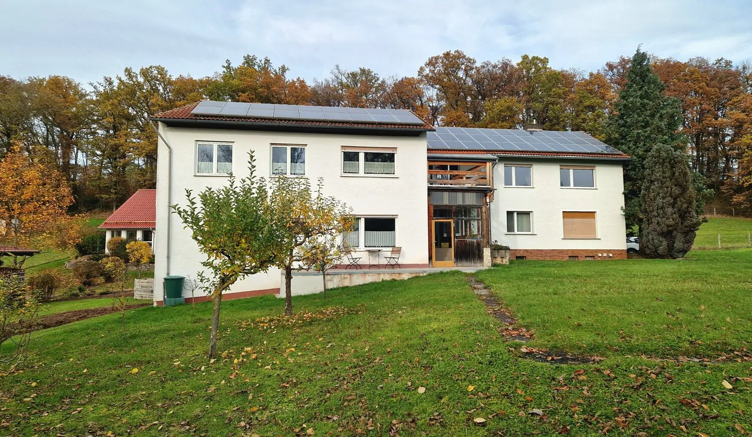 Gartenseite mit Photovoltaik