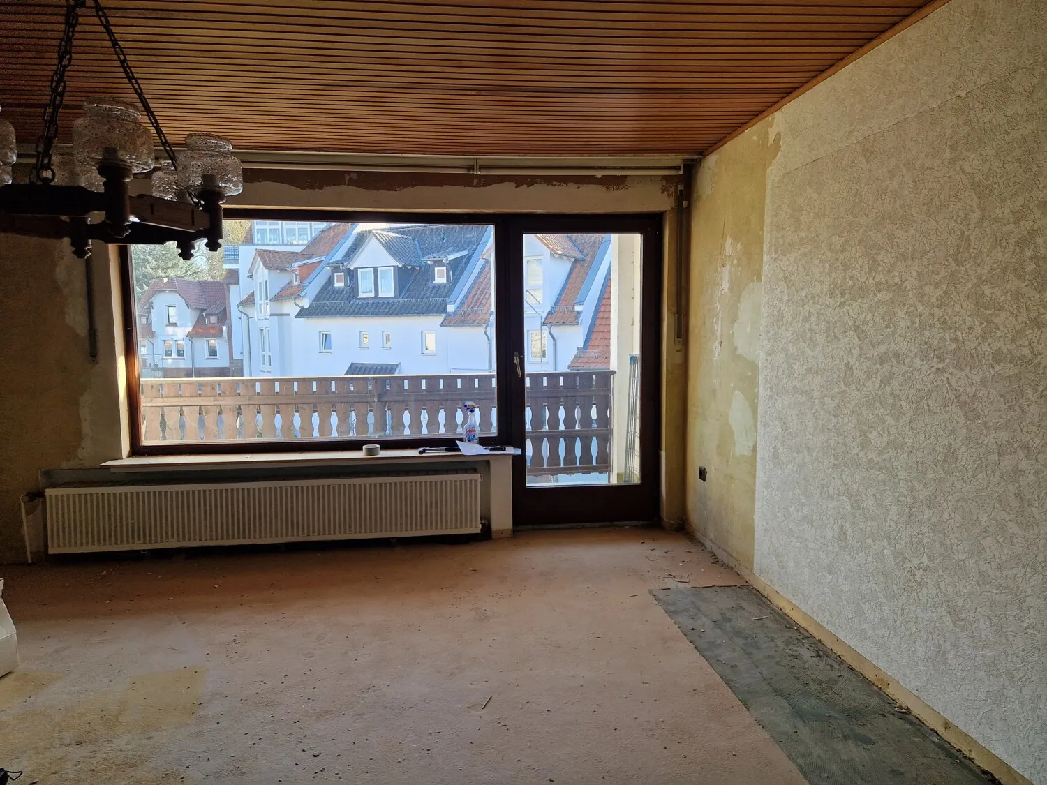 Wohnzimmer mit Balkon
