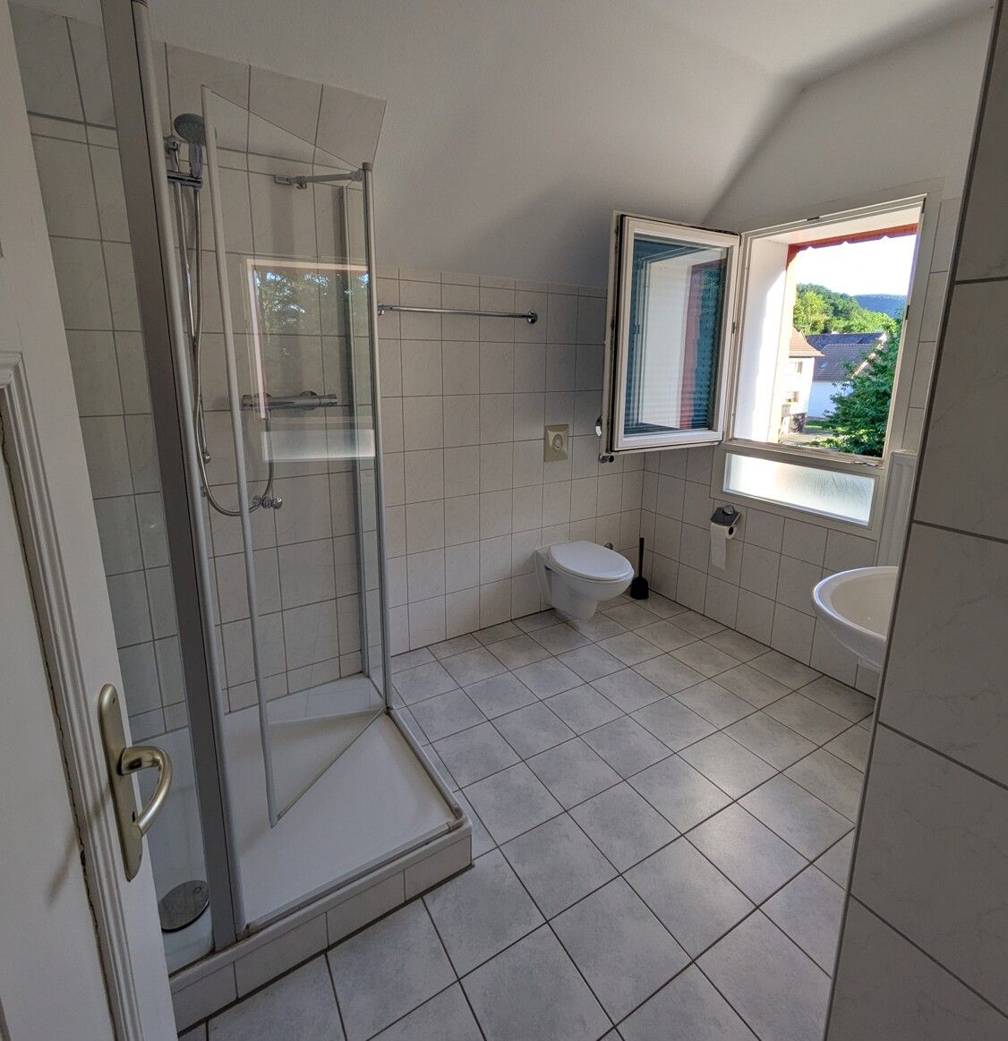 Badezimmer mit Dusche